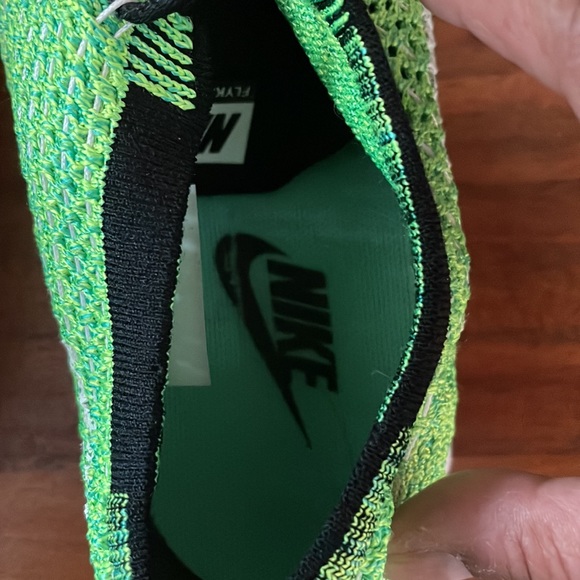 Nike zoom flyknit neon green training shoes - Picture 9 of 11